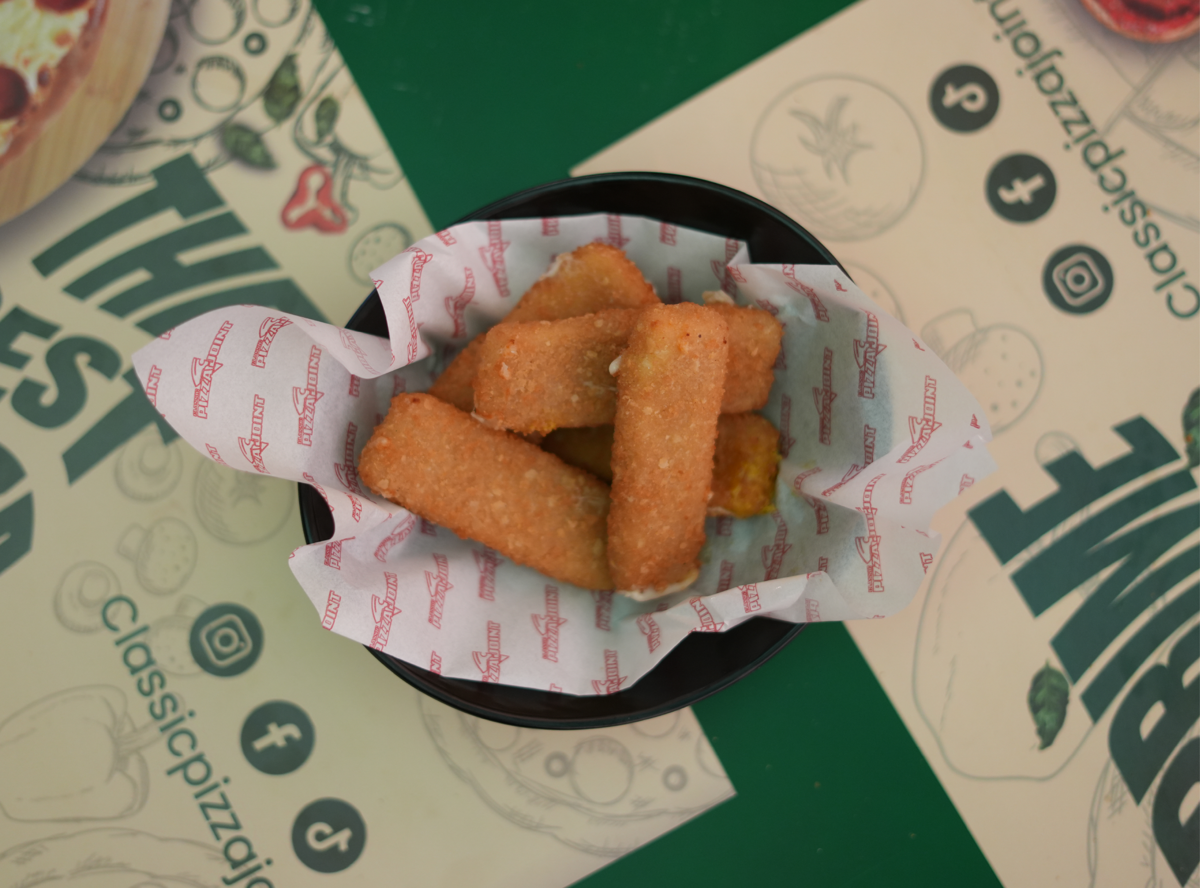 Mozzarella Sticks 5 pcs + Dip Sauce